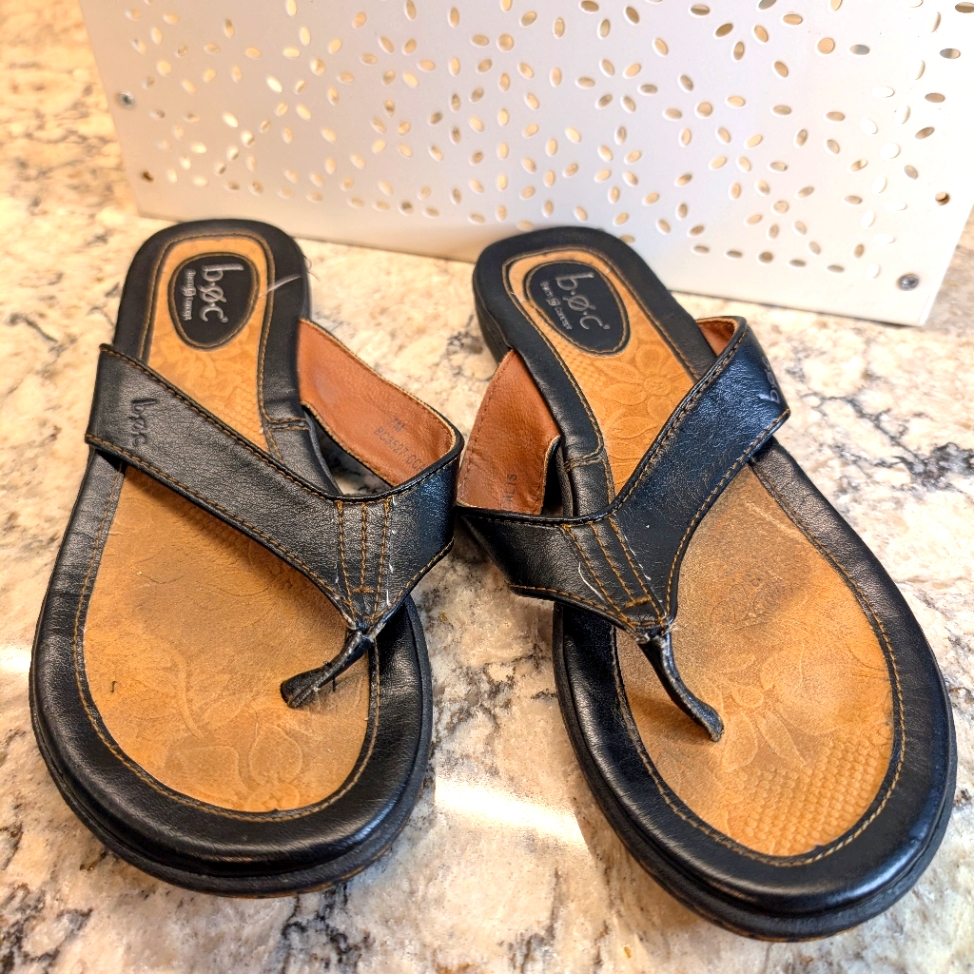 Born B.O.C Brown Faux Leather Thong Flip Flop Sandals Bc3527 Women's Siz